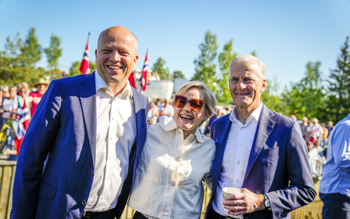 Bildet viser finansminister Trygve Slagsvold Vedum, helse- og omsorgsminister Ingvild Kjerkol og statsminister Jonas Gahr Støre