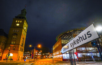 Bildet viser et skilt som peker mot Ullevål sykehus