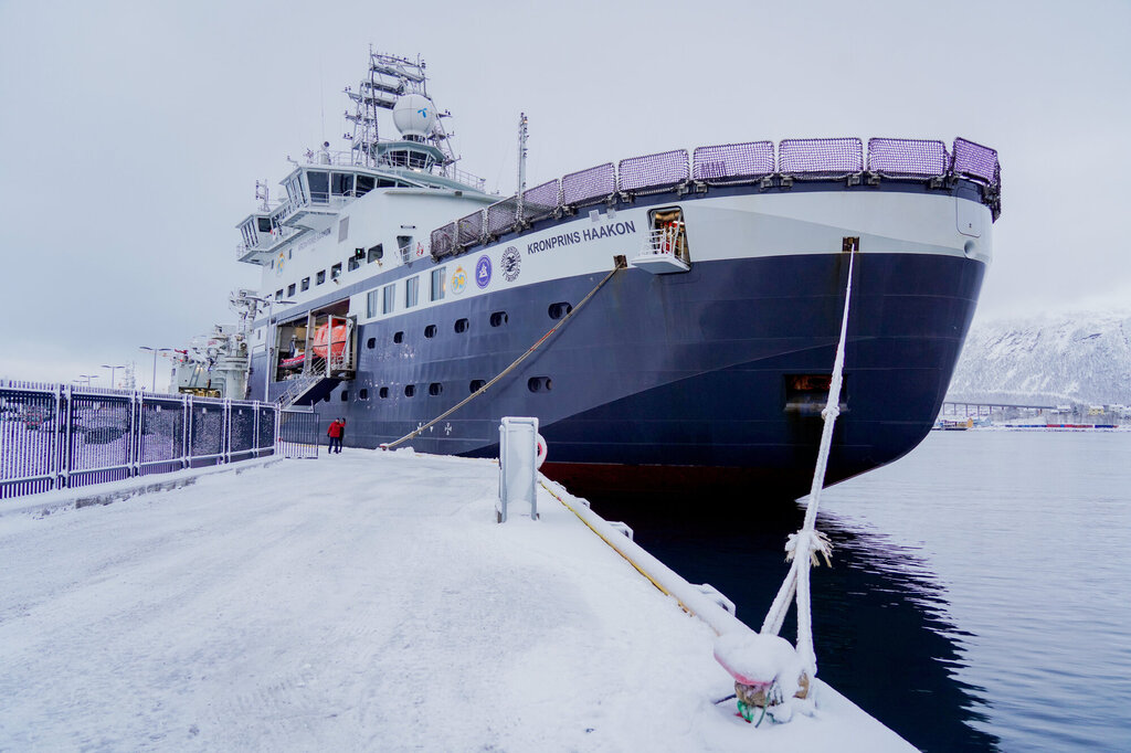 Forskningsskipet Kronprins Haakon i havn i Tromsø