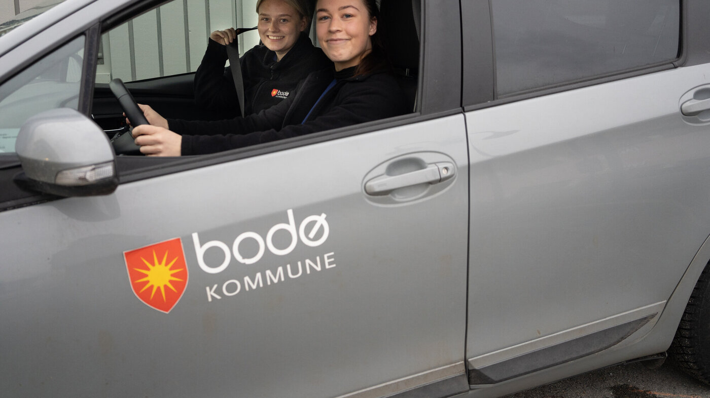 Østvik og Jørgensen i bil Bildet viser Østvik og Jørgensen i bil