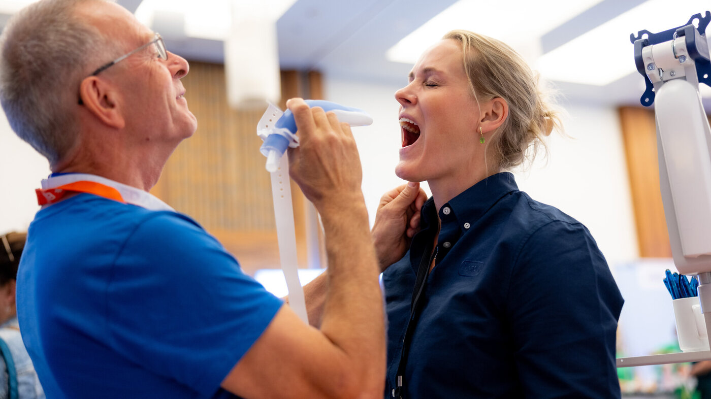 Terje Tobiassen, Kristin Øverland Bildet viser Terje Tobiassen som tester utstyr på Kristin Øverland.