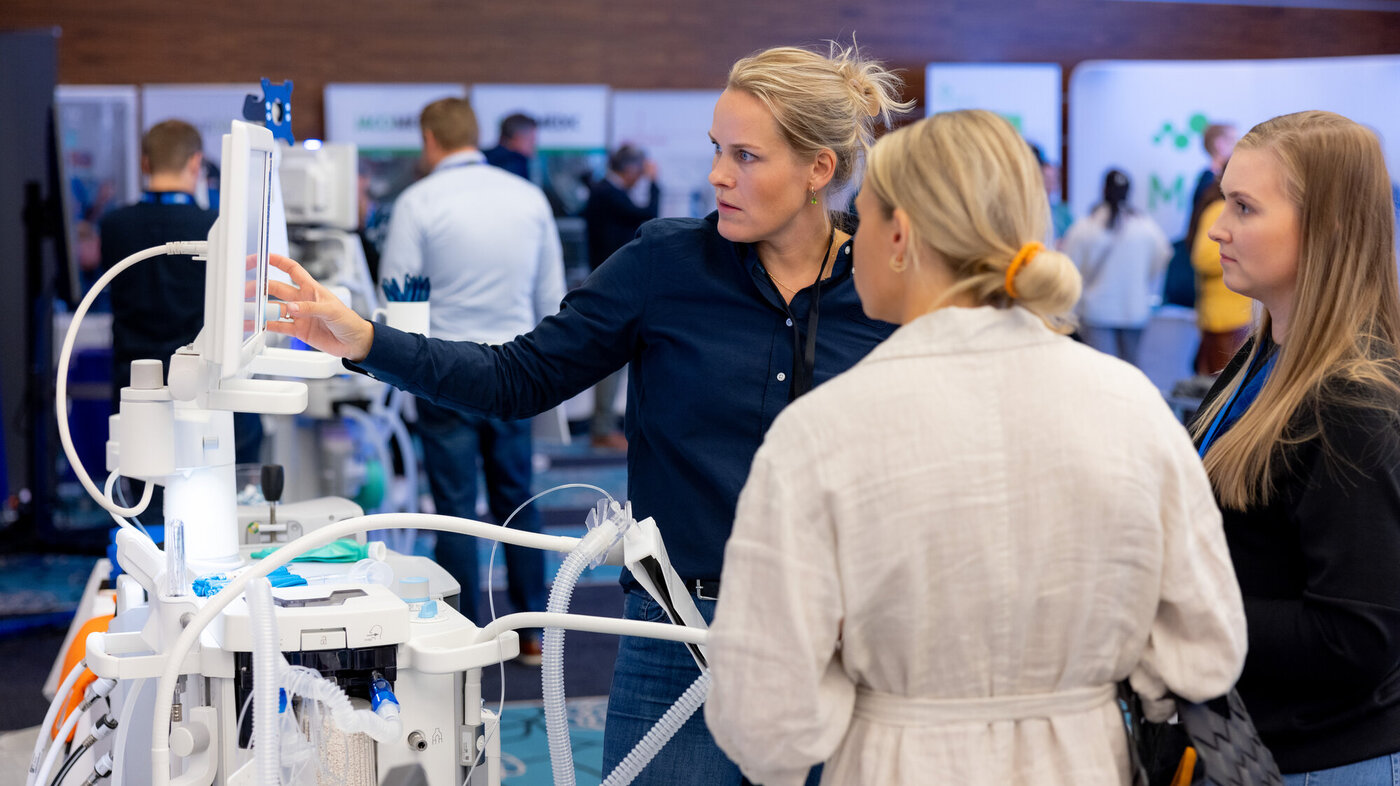 Kristin Øverland Bildet viser Kristin Øverland demonstrere utstyr.