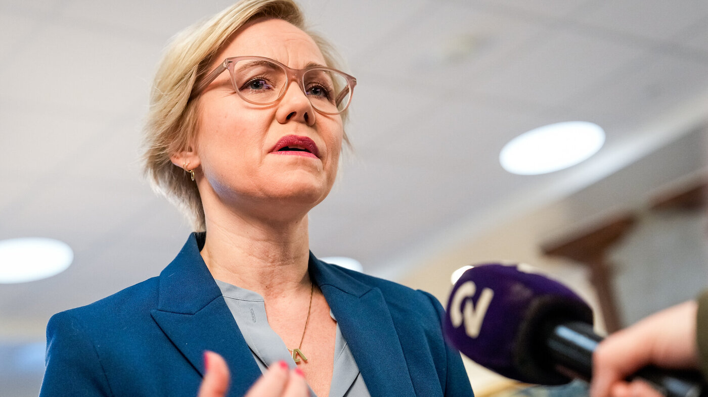 Bildet viser helse- og omsorgsminister Ingvild Kjerkol fra Arbeiderpartiet, som blir intervjuet av TV 2